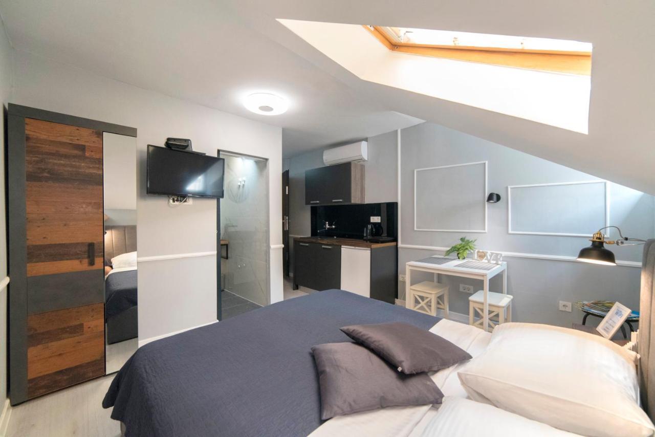 זאגרב Manuela Studio Apartments, 4Th Floor, No Elevator מראה חיצוני תמונה